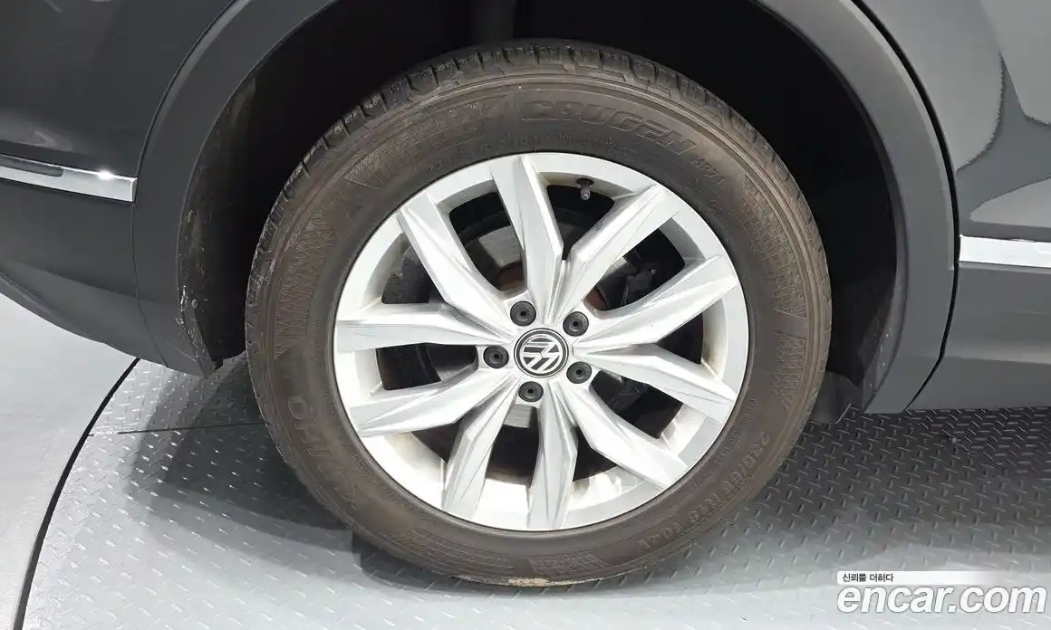 Volkswagen Tiguan 2018 2.0 автомат (гидро), фото 5