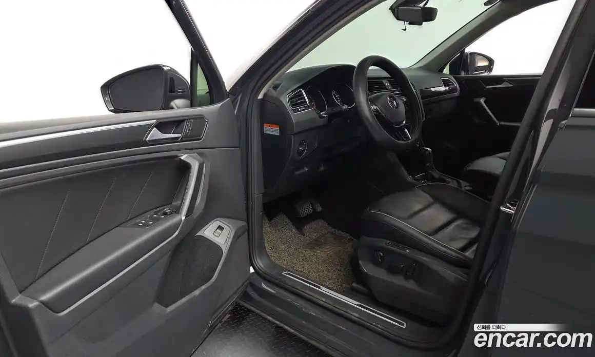 Volkswagen Tiguan 2018 2.0 автомат (гидро), фото 10
