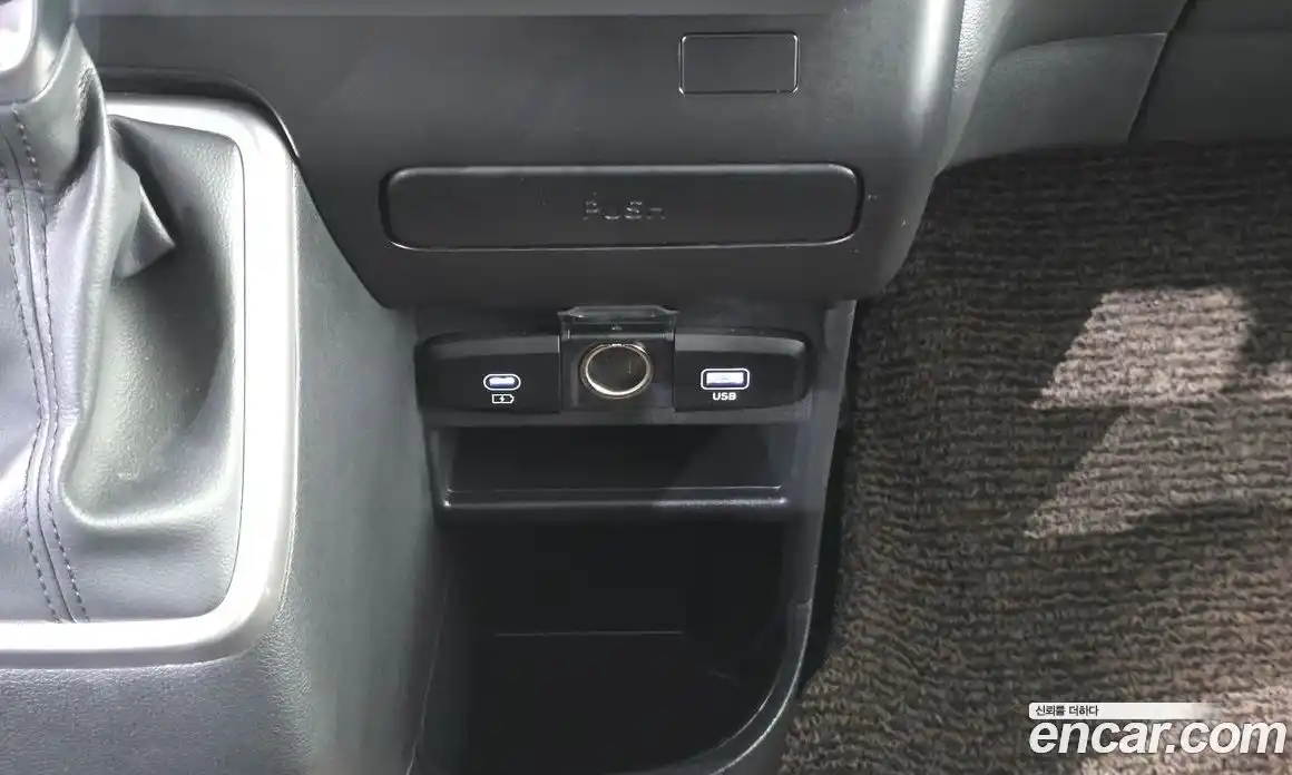 Hyundai Staria 2024 2.2 автомат (гидро), фото 25