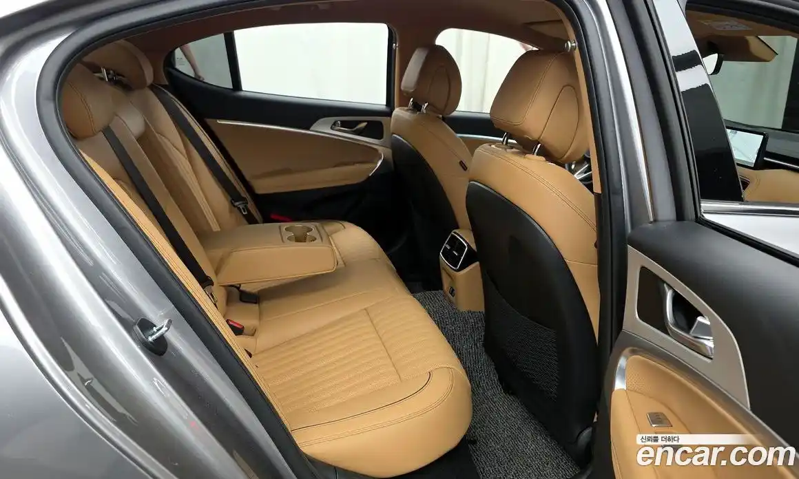 Genesis G70 2025 2.5 автомат (гидро), фото 18