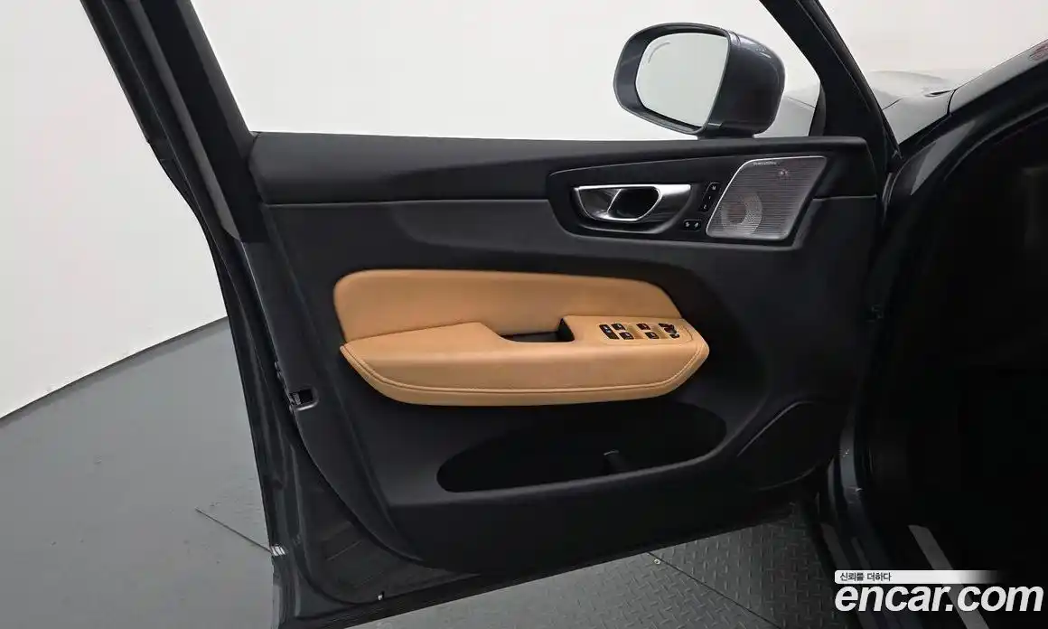 Volvo XC60 2021 2.0 автомат (гидро), фото 14