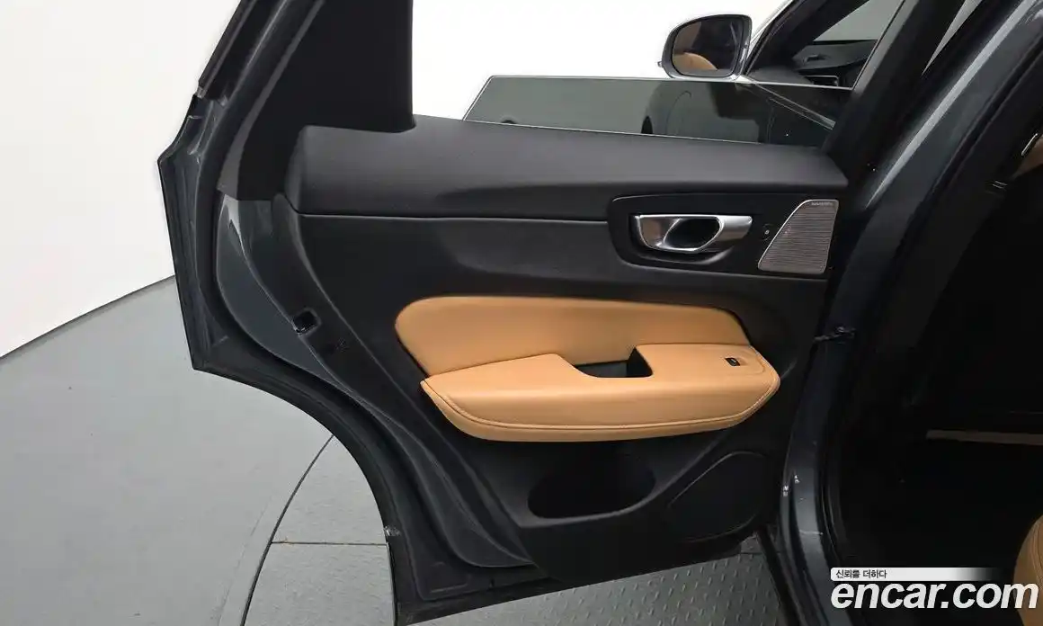 Volvo XC60 2021 2.0 автомат (гидро), фото 15