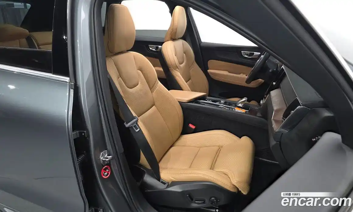 Volvo XC60 2021 2.0 автомат (гидро), фото 16
