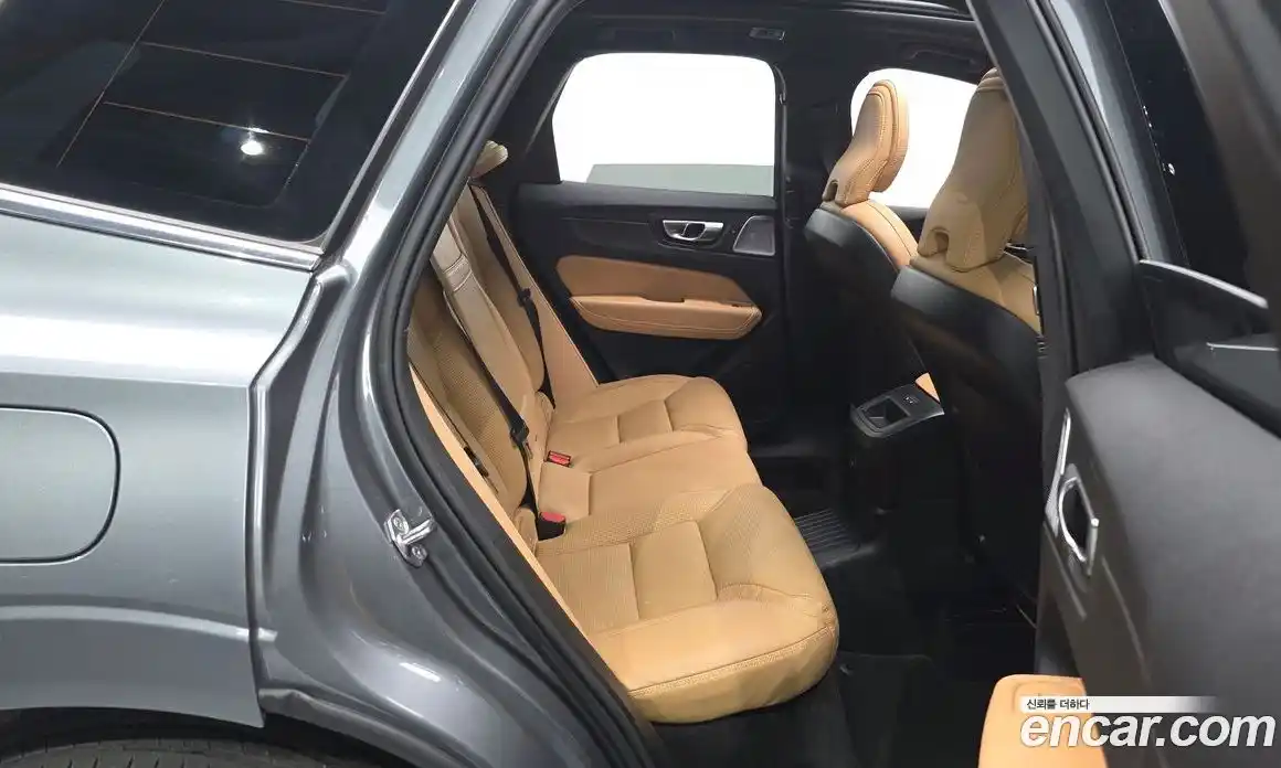 Volvo XC60 2021 2.0 автомат (гидро), фото 17