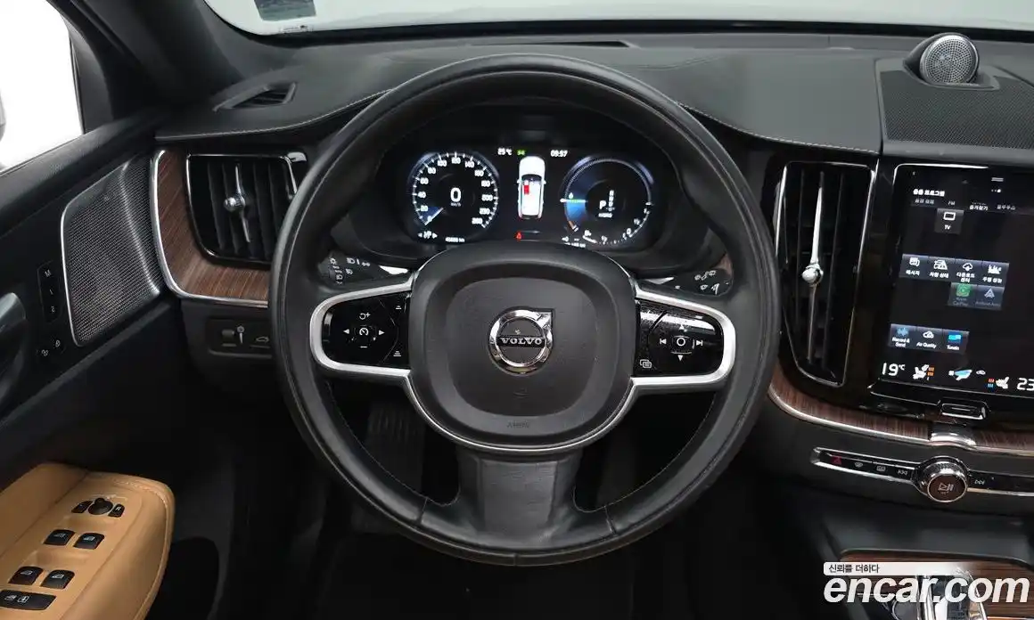 Volvo XC60 2021 2.0 автомат (гидро), фото 19