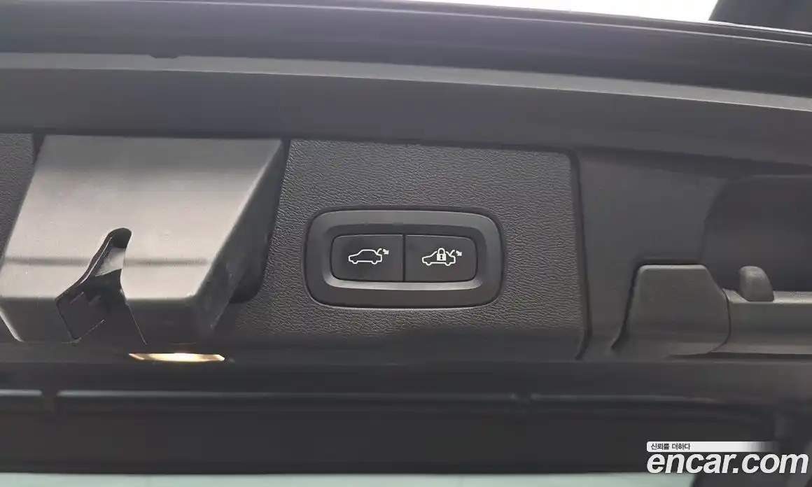 Volvo XC60 2021 2.0 автомат (гидро), фото 28