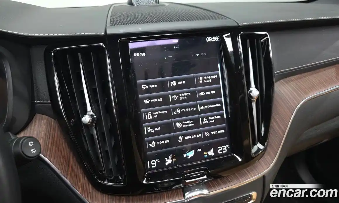 Volvo XC60 2021 2.0 автомат (гидро), фото 34