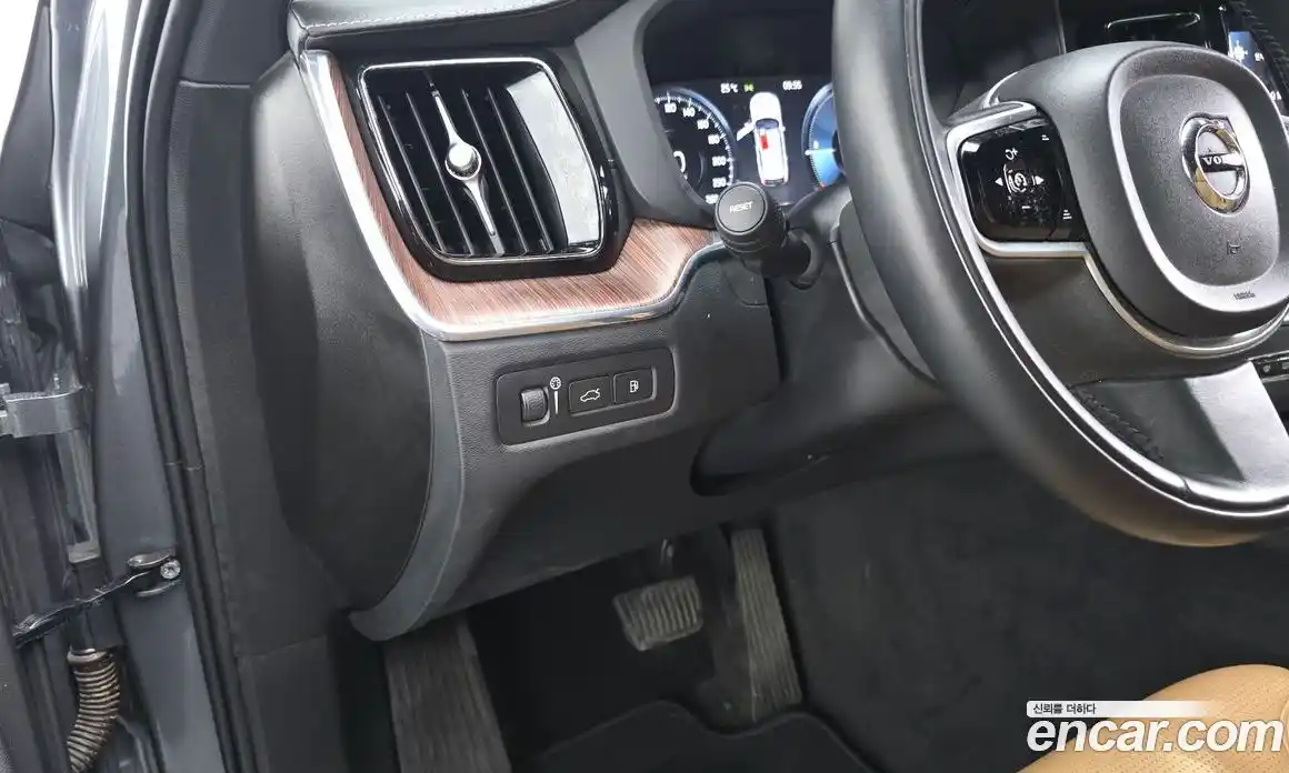 Volvo XC60 2021 2.0 автомат (гидро), фото 39