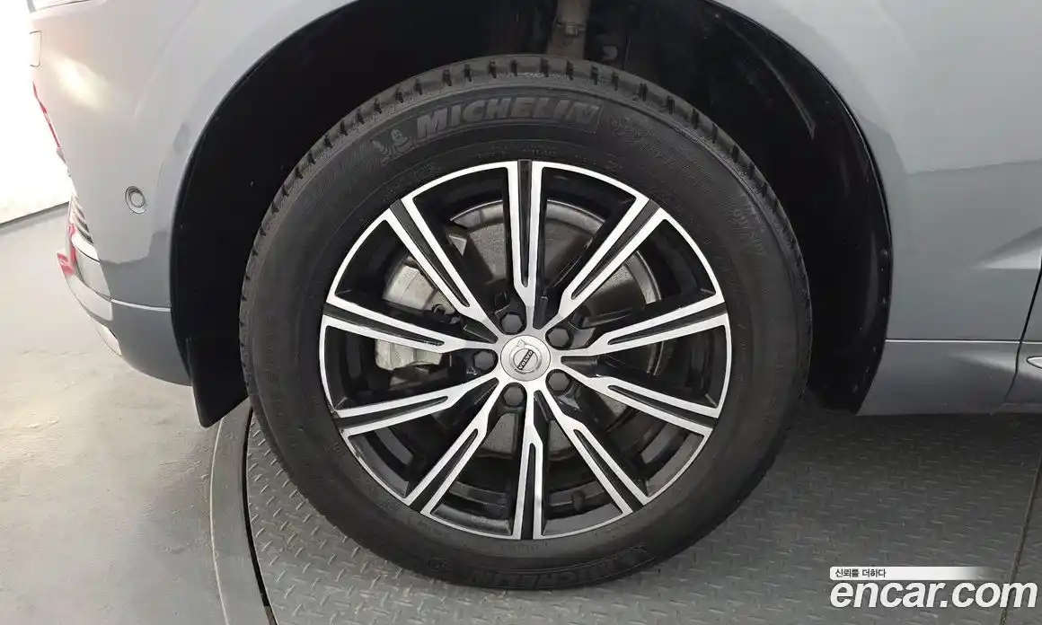 Volvo XC60 2021 2.0 автомат (гидро), фото 5