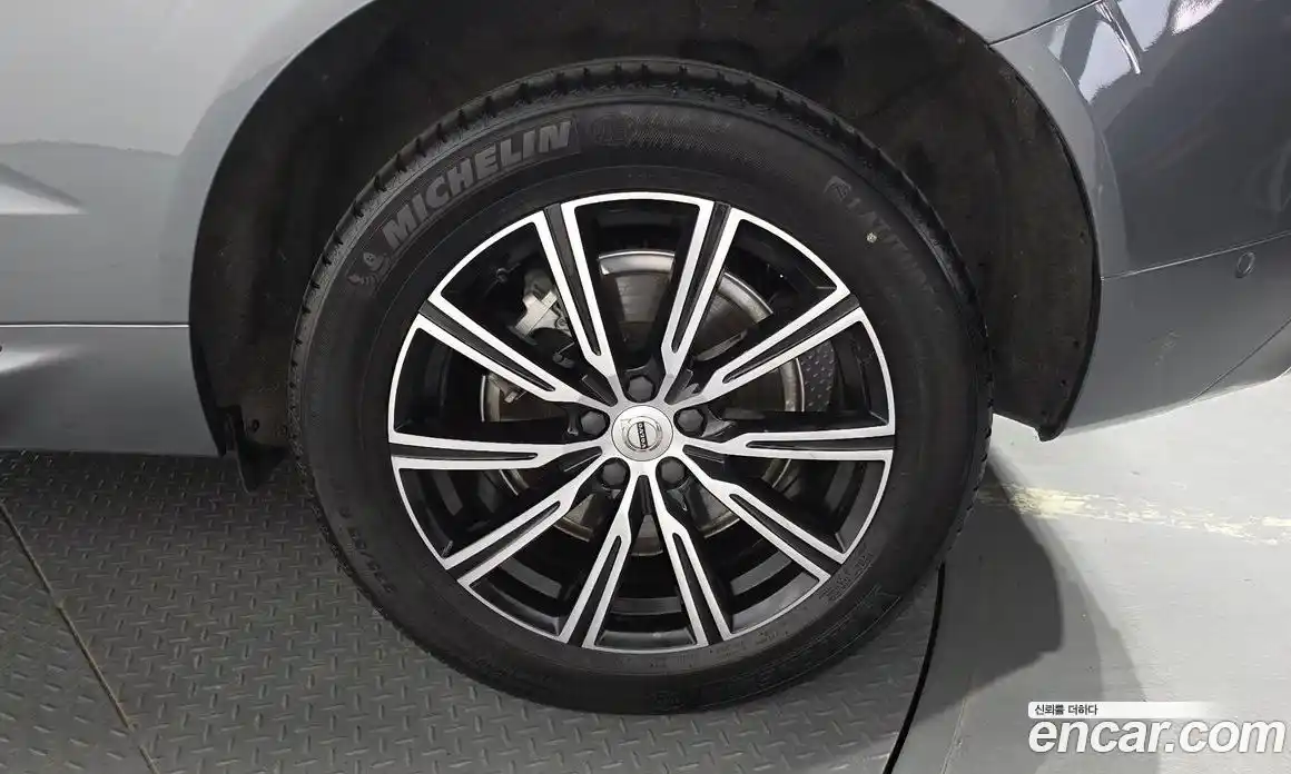 Volvo XC60 2021 2.0 автомат (гидро), фото 7