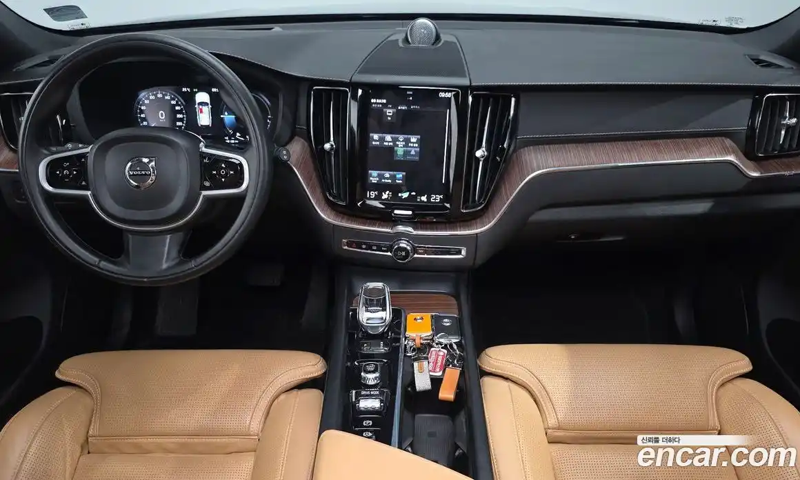 Volvo XC60 2021 2.0 автомат (гидро), фото 10