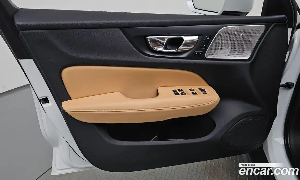 Volvo V60 2021 2.0 автомат (гидро), фото 13