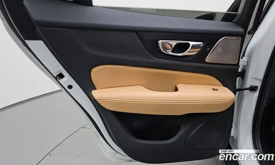 Volvo V60 2021 2.0 автомат (гидро), фото 14
