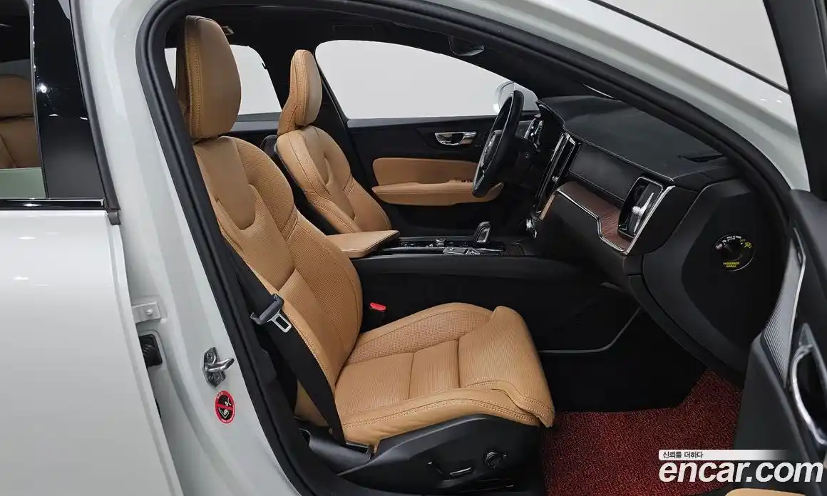Volvo V60 2021 2.0 автомат (гидро), фото 16