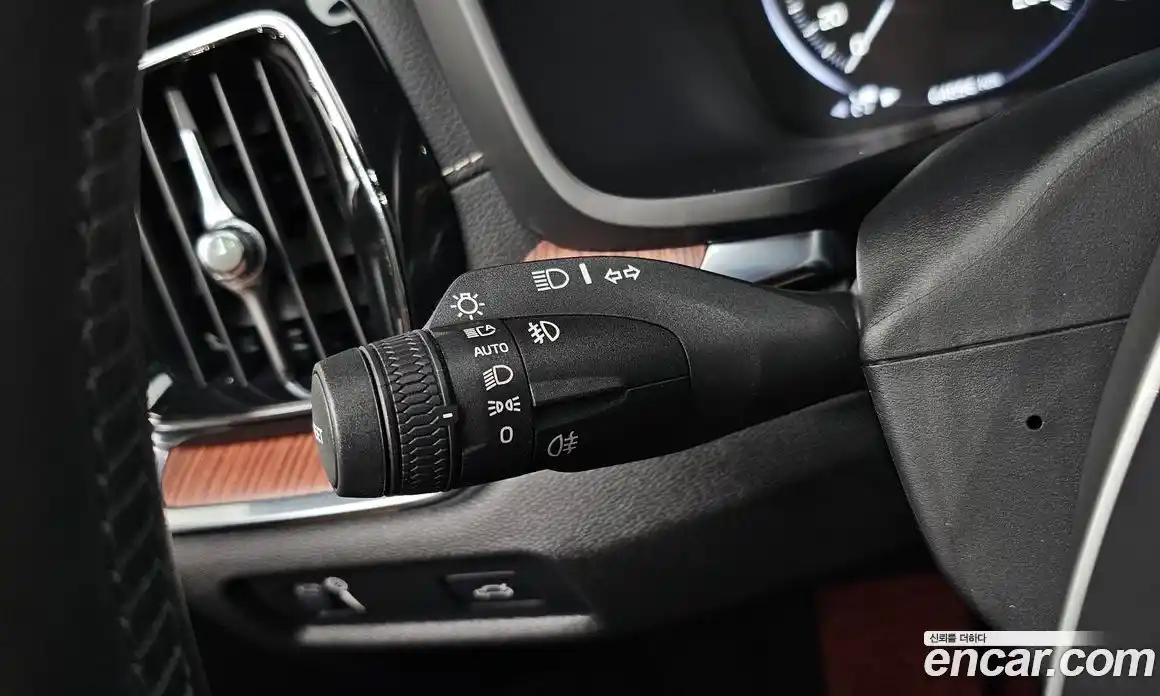 Volvo V60 2021 2.0 автомат (гидро), фото 29