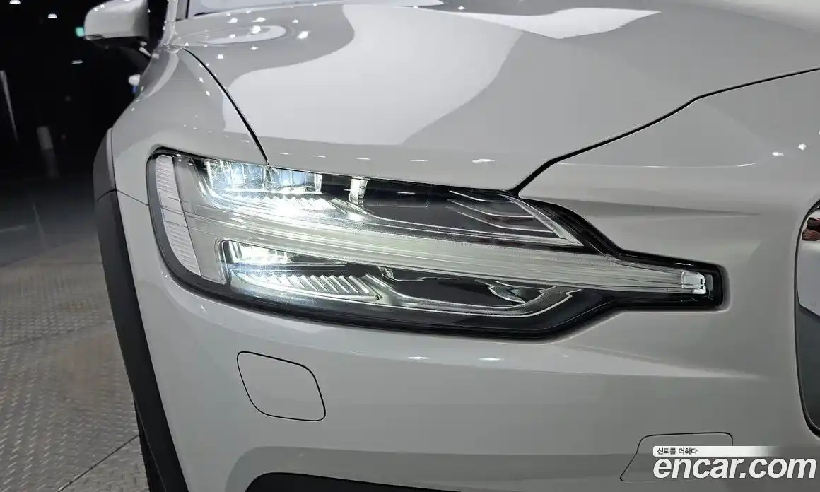 Volvo V60 2021 2.0 автомат (гидро), фото 7