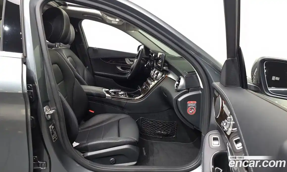 Mercedes-Benz C-Class 2018 2.0 гидро, фото 17 Mercedes-Benz C-Class 2018 2.0 гидро, фото 17