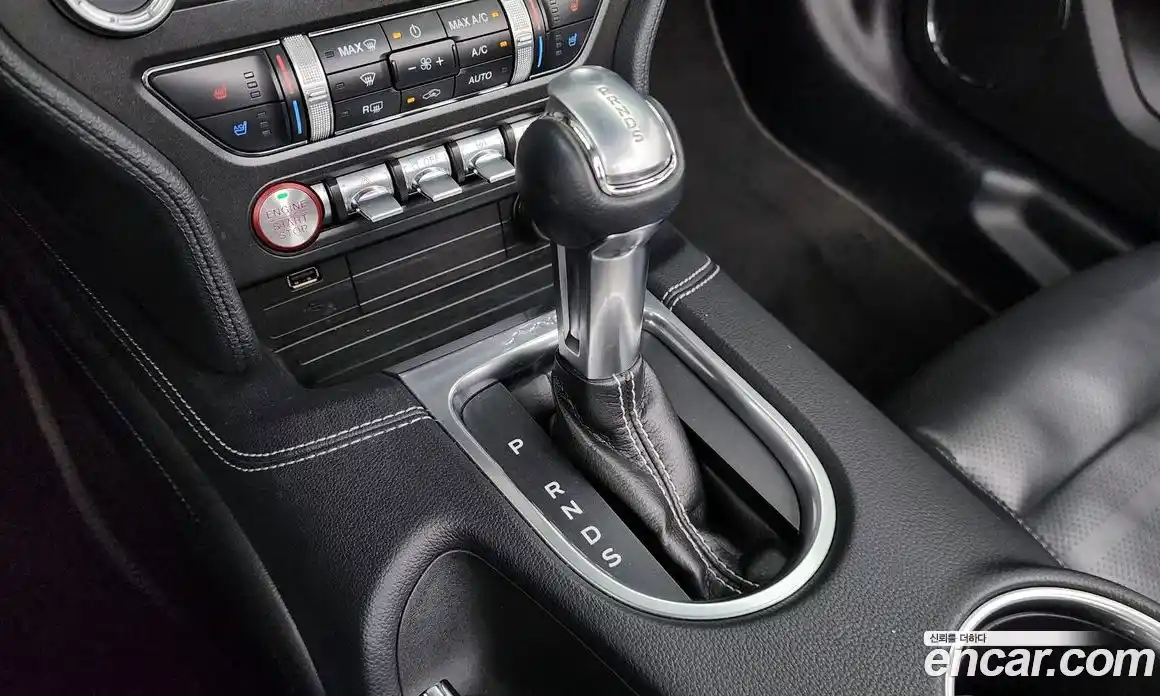 Ford Mustang 2019 2.3 автомат (гидро), фото 12