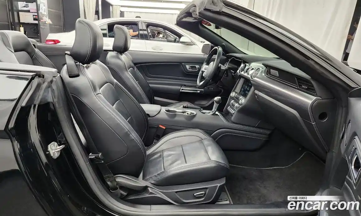 Ford Mustang 2019 2.3 автомат (гидро), фото 17