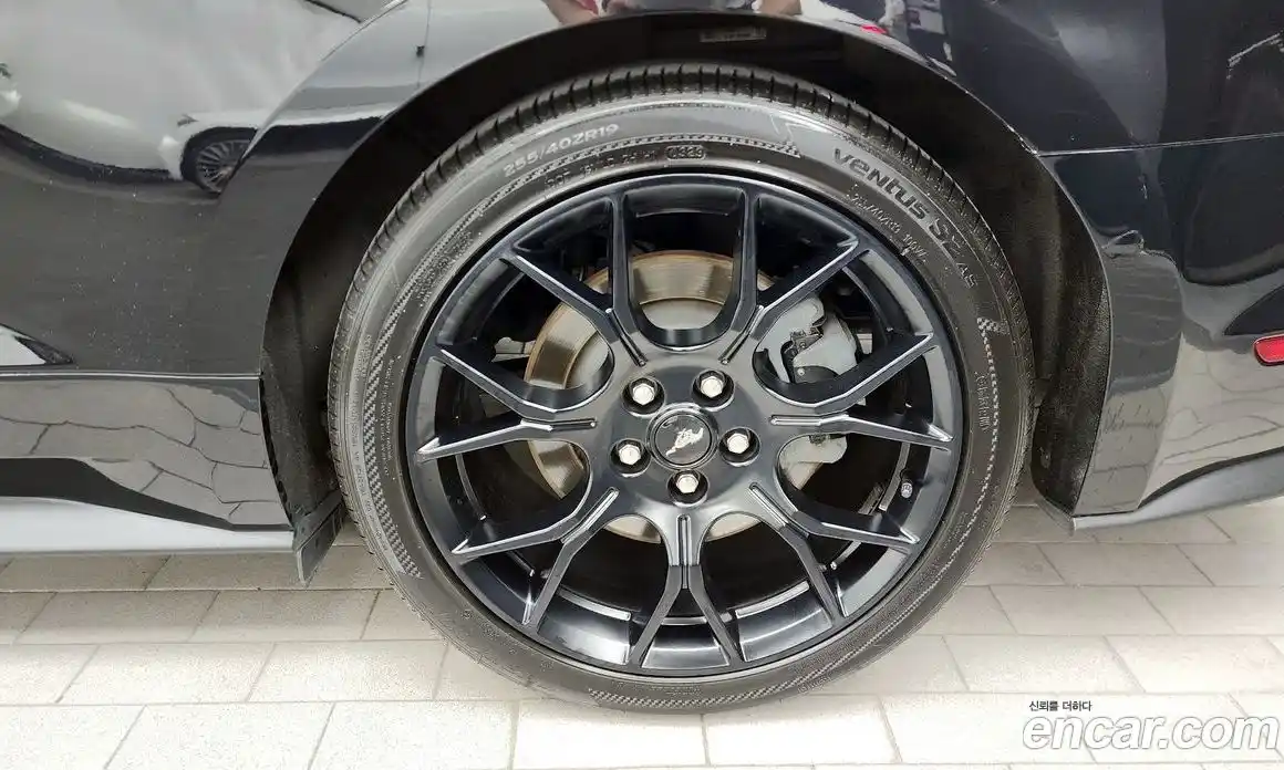 Ford Mustang 2019 2.3 автомат (гидро), фото 7