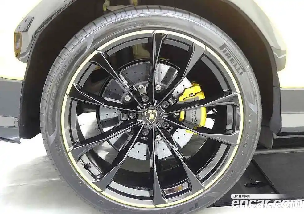 Lamborghini Urus 2024 4.0 гидро, фото 10