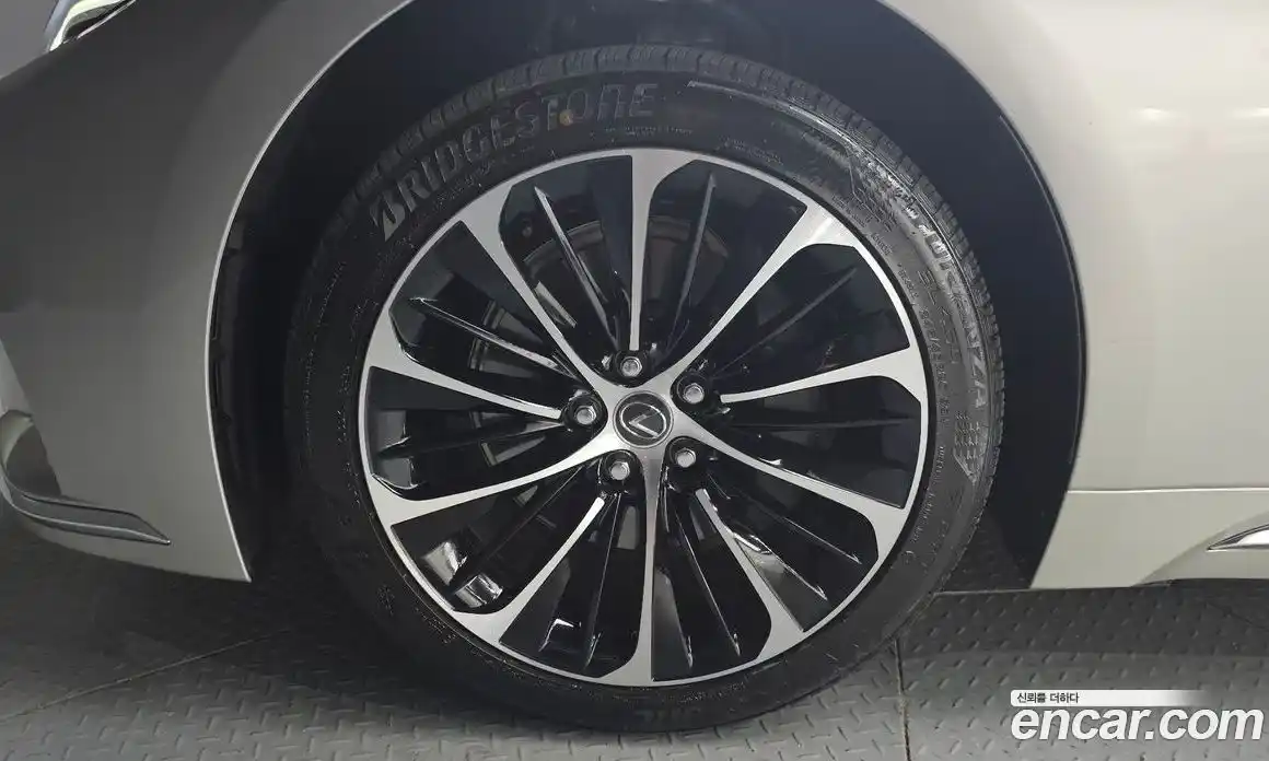 Lexus LS 2023 3.5 гидро, фото 5