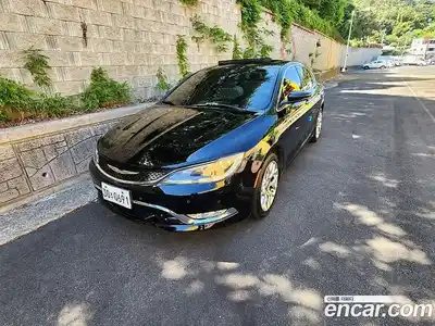 Chrysler 200