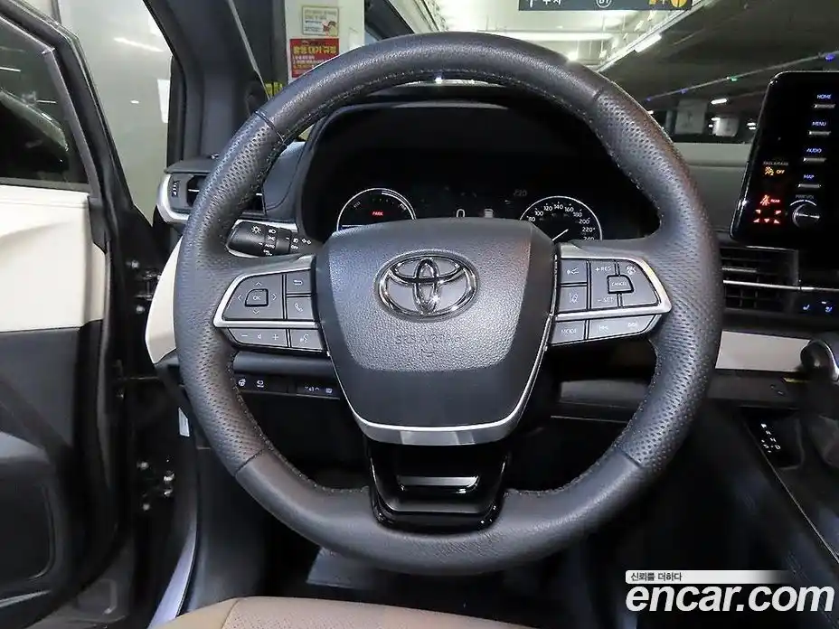 Toyota Sienna 2023 2.5 гидро, фото 8