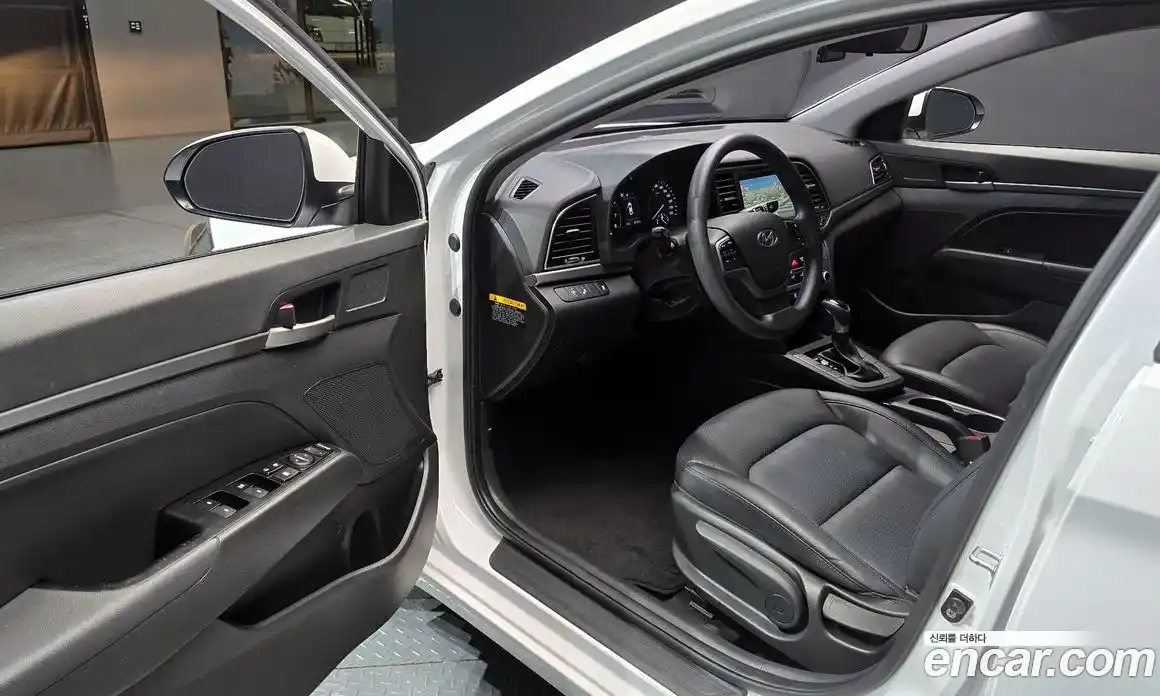 Hyundai Avante 2016 1.6 автомат (гидро), фото 13