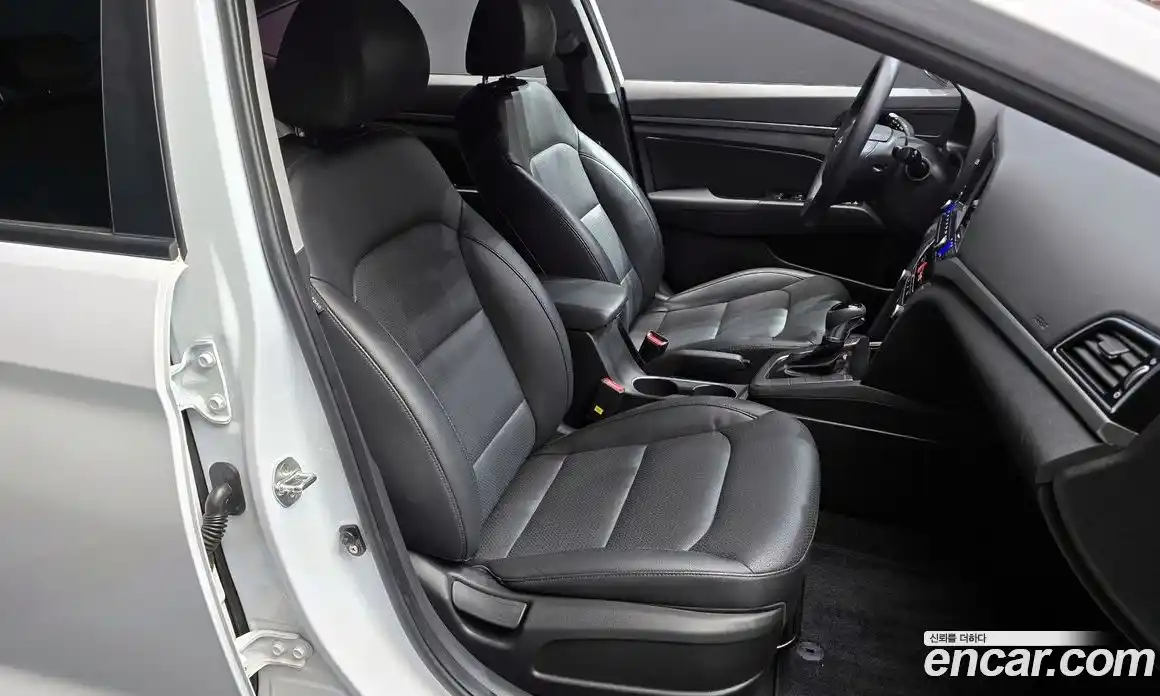 Hyundai Avante 2016 1.6 автомат (гидро), фото 16