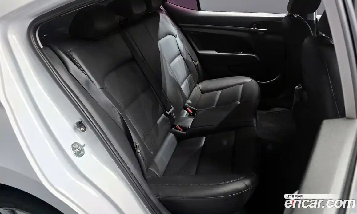 Hyundai Avante 2016 1.6 автомат (гидро), фото 17