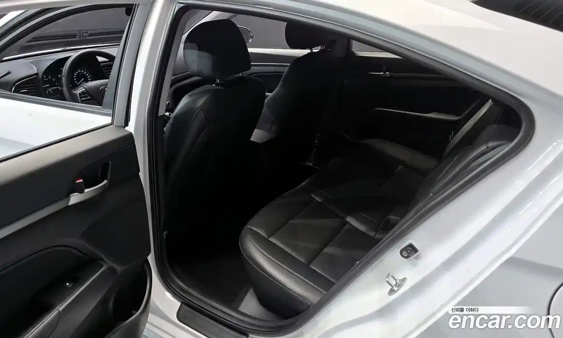 Hyundai Avante 2016 1.6 автомат (гидро), фото 18