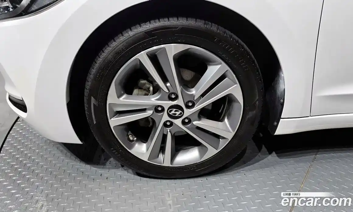 Hyundai Avante 2016 1.6 автомат (гидро), фото 5