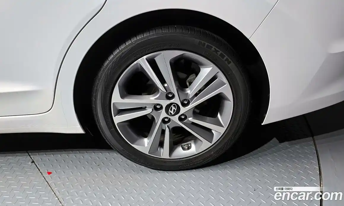 Hyundai Avante 2016 1.6 автомат (гидро), фото 7