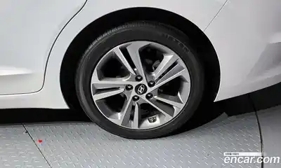 Hyundai Avante 2016 1.6 автомат (гидро), миниатюра 7