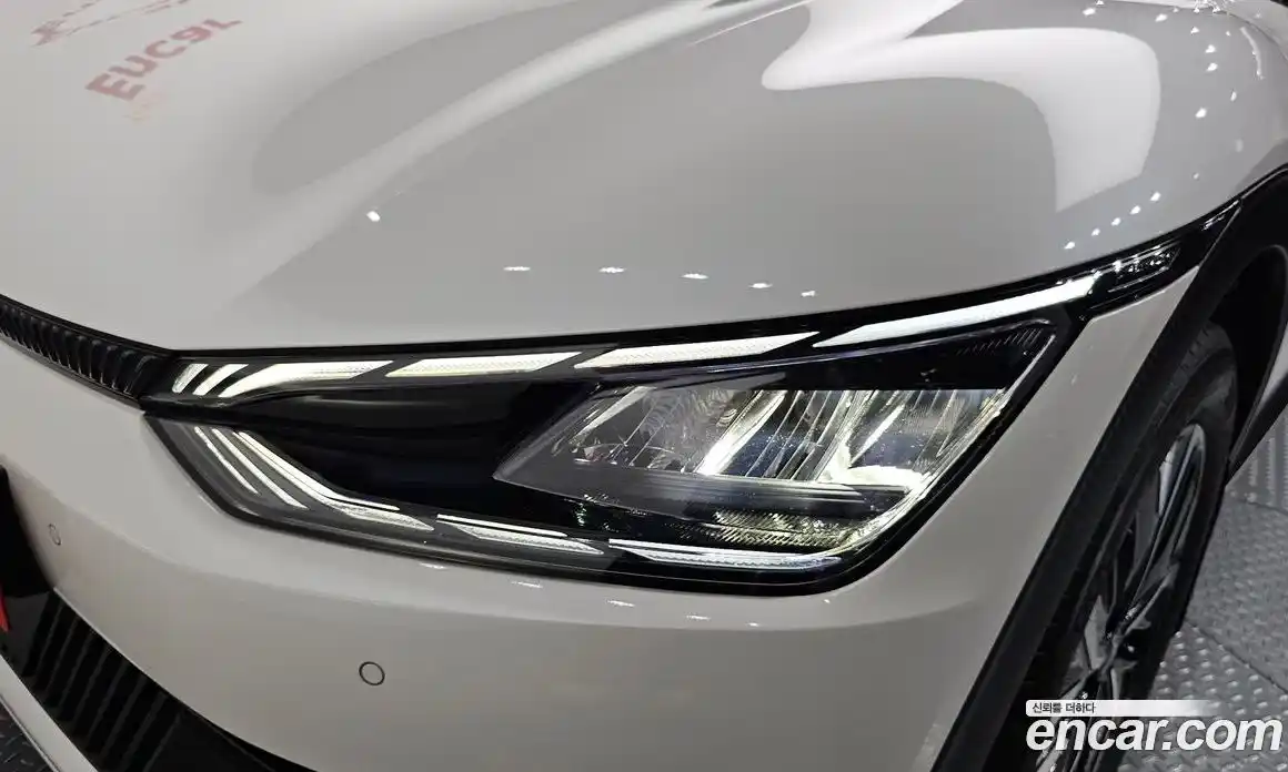 Kia EV6 2023 0.1 автомат (гидро), фото 8