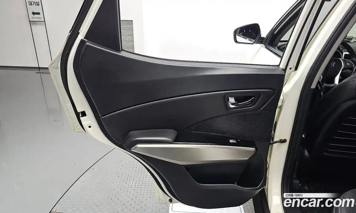 SsangYong TIBOLI 2015 1.6 автомат (гидро), фото 13