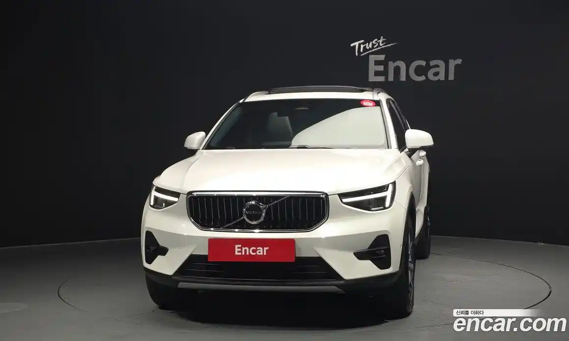 Volvo XC40 2023 2.0 автомат (гидро), фото 3