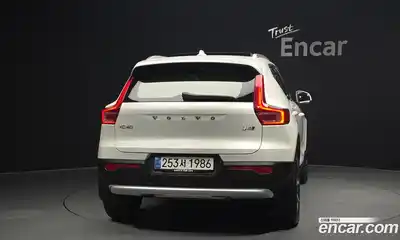 Volvo XC40 2023 2.0 автомат (гидро), миниатюра 4
