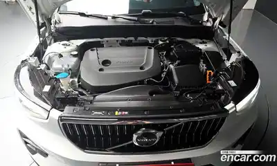 Volvo XC40 2023 2.0 автомат (гидро), миниатюра 6
