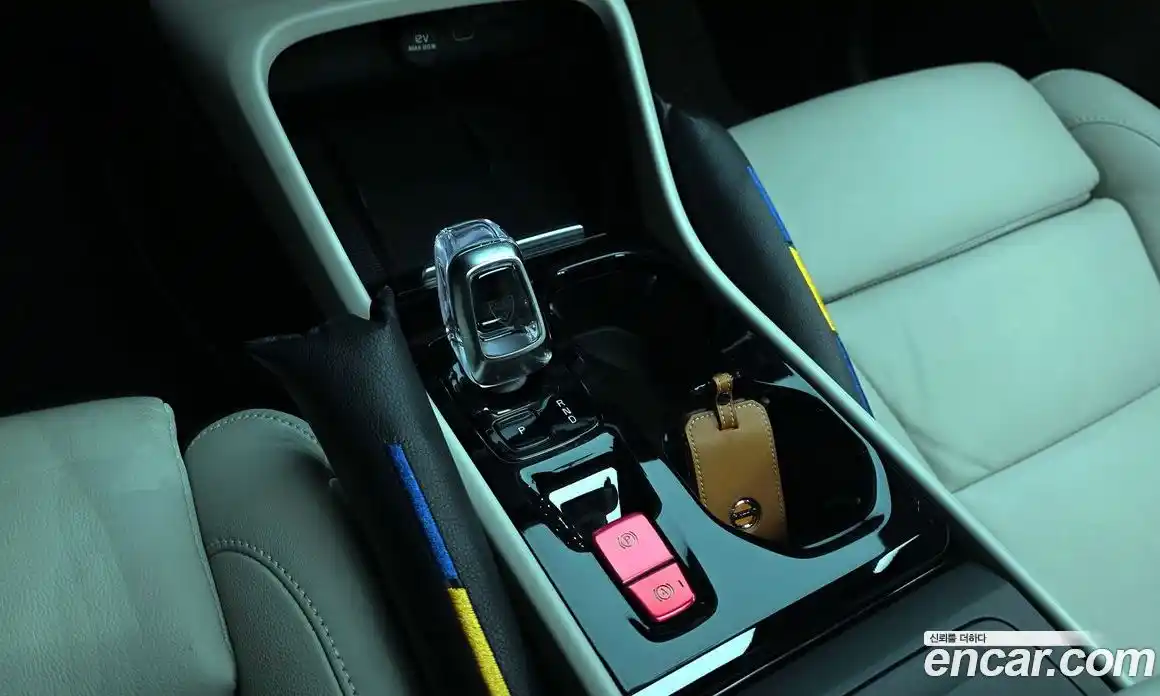 Volvo XC40 2023 2.0 автомат (гидро), фото 9