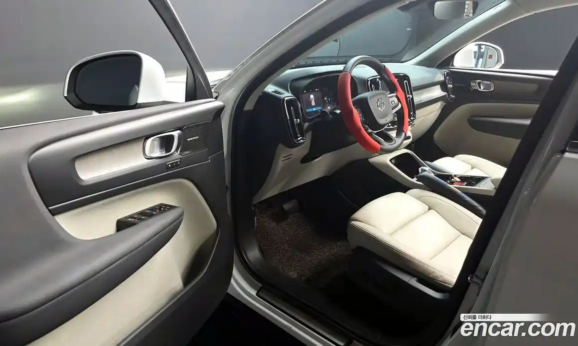 Volvo XC40 2023 2.0 автомат (гидро), фото 10