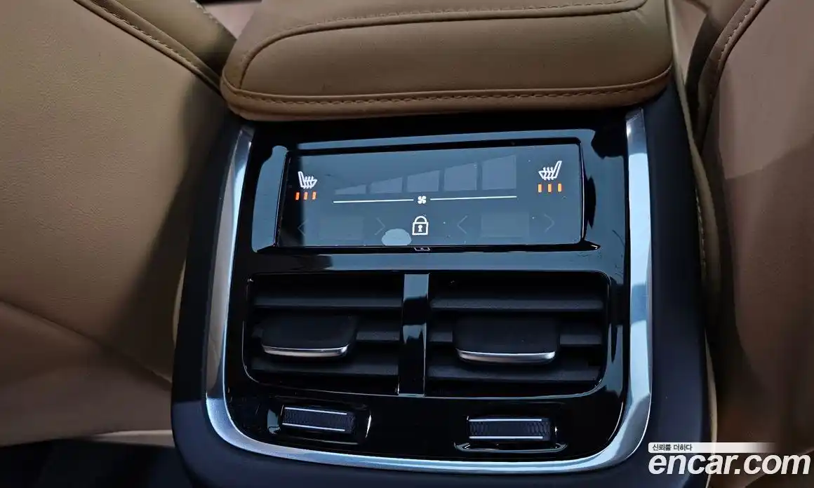 Volvo XC60 2023 2.0 автомат (гидро), фото 23