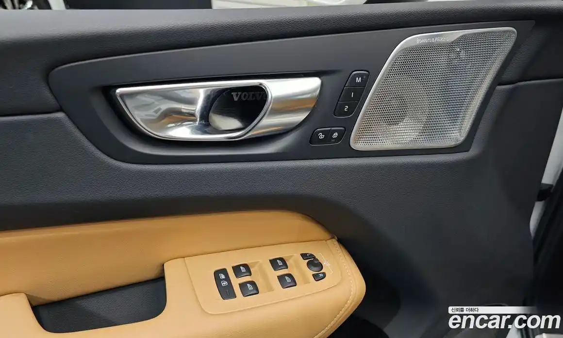 Volvo XC60 2023 2.0 автомат (гидро), фото 26