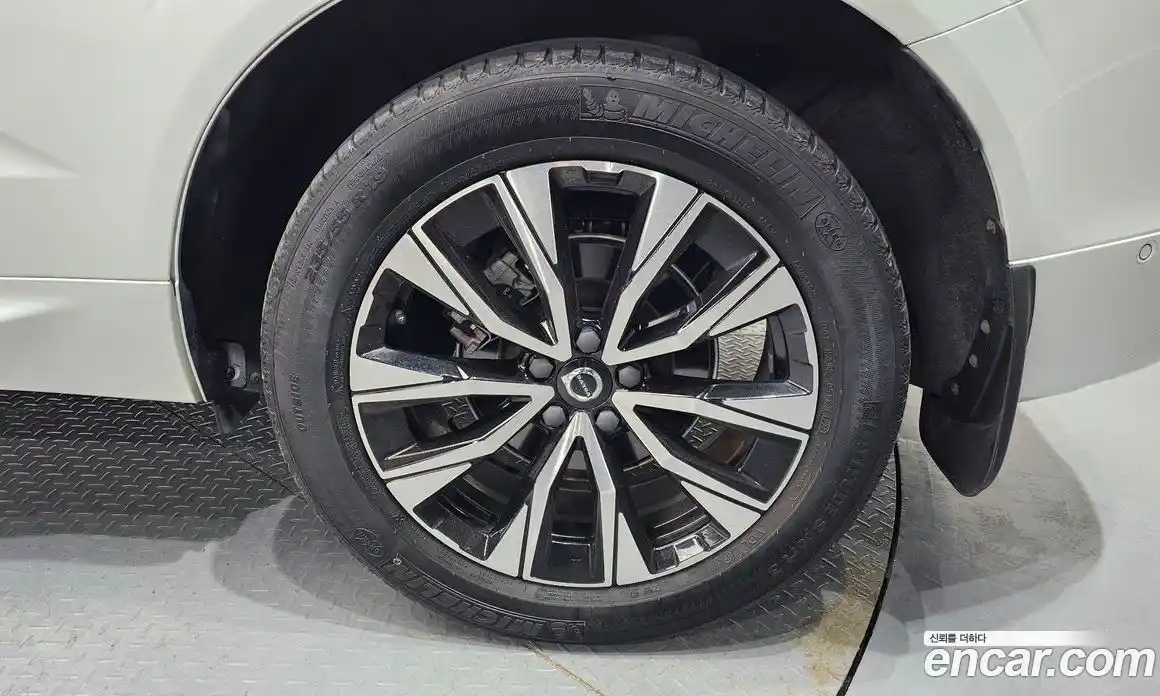 Volvo XC60 2023 2.0 автомат (гидро), фото 6