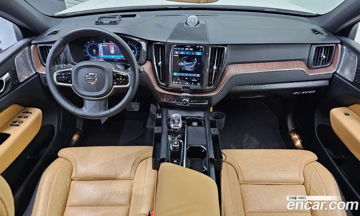 Volvo XC60 2023 2.0 автомат (гидро), фото 9