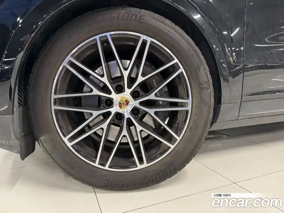 Porsche Cayenne 2024 3.0 автомат (гидро), фото 15
