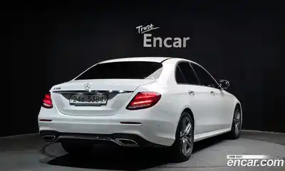Mercedes-Benz E-Class 2019 2.0 автомат (гидро), миниатюра 2