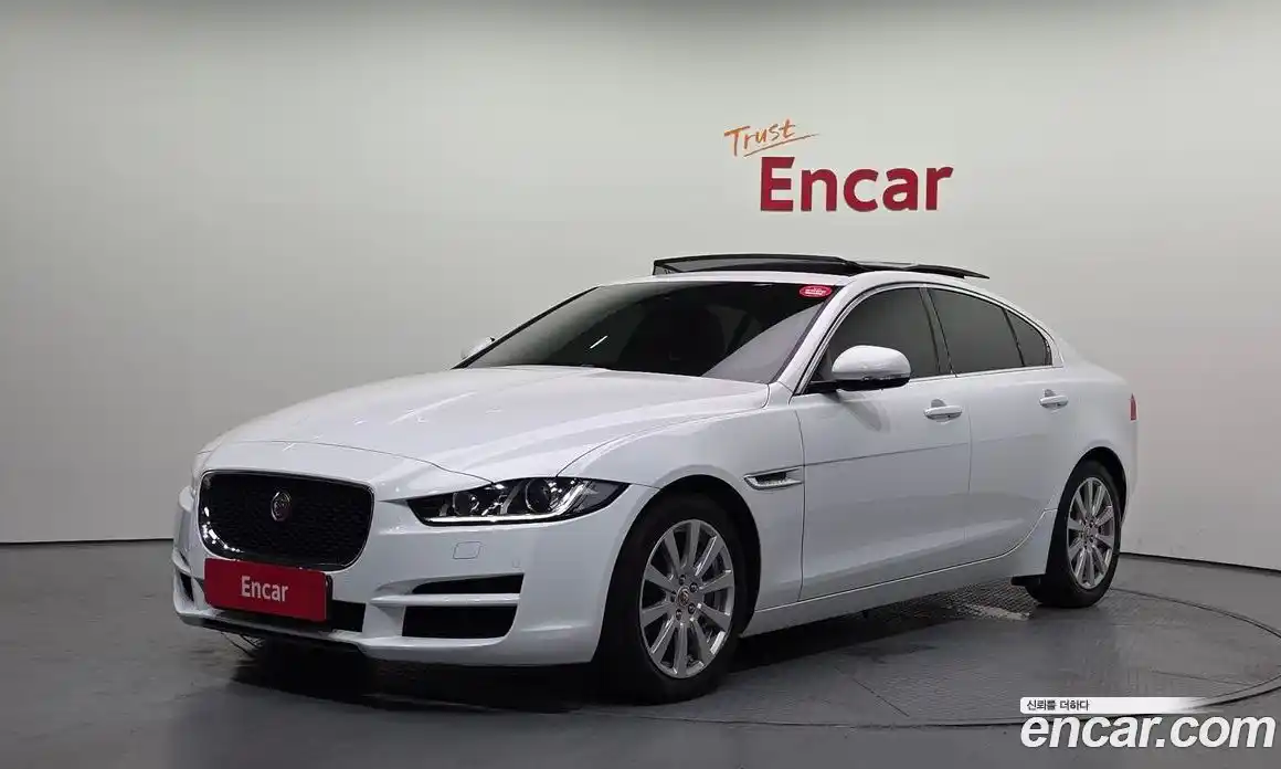 Jaguar XE 2016 2.0 гидро, фото 1