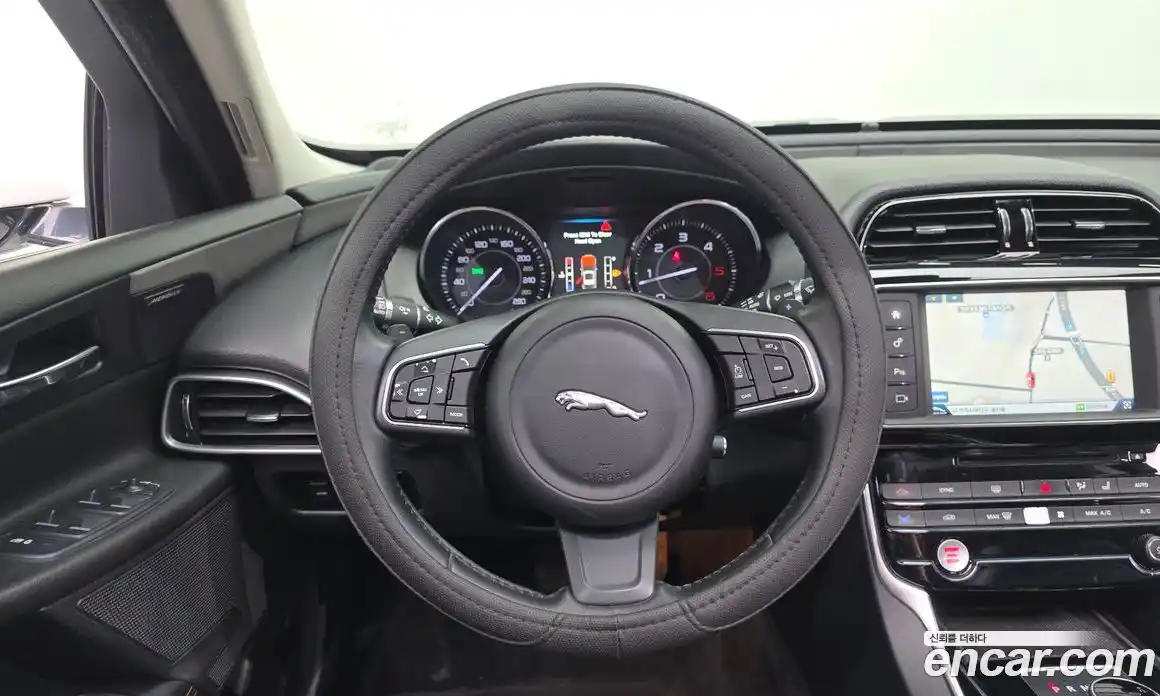 Jaguar XE 2016 2.0 гидро, фото 15